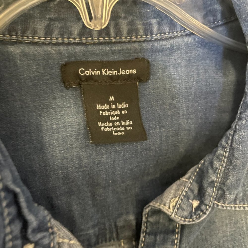 CALVIN KLEIN JEANS || Women's Denim Button Down Shirt - Size M - Picture 6 of 6